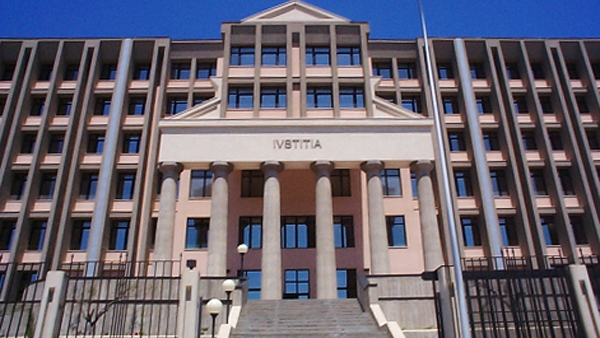 Uccise diciassettenne sospettato di furto, condannato a 20 anni