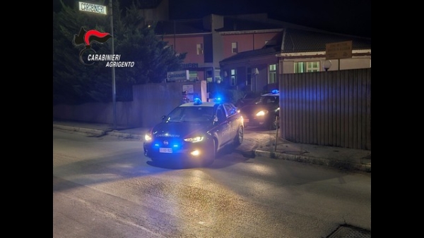 Menfi. Carabinieri in azione a Porto Palo, posti di blocco e verifiche sugli stabilimenti balneari