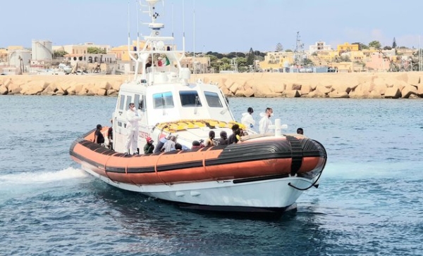 Migranti. Ennesima tragedia al largo di Lampedusa, 40 dispersi in mare
