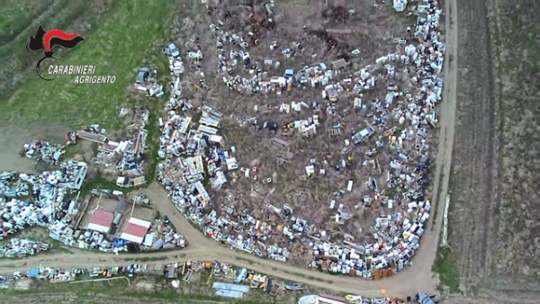 Licata, sequestrata un'area di 10 mila mq adibita a deposito incontrollato di rifiuti