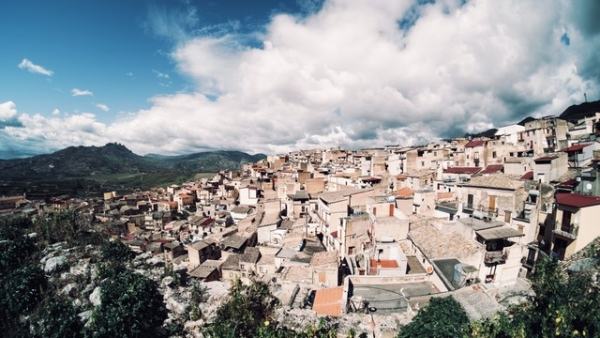 Burgio, consigliere comunale subisce atto intimidatorio. La solidarietà del sindaco Galifi