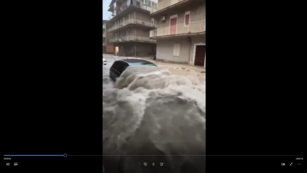 Nubifragio improvviso. Donna dispersa a Favara